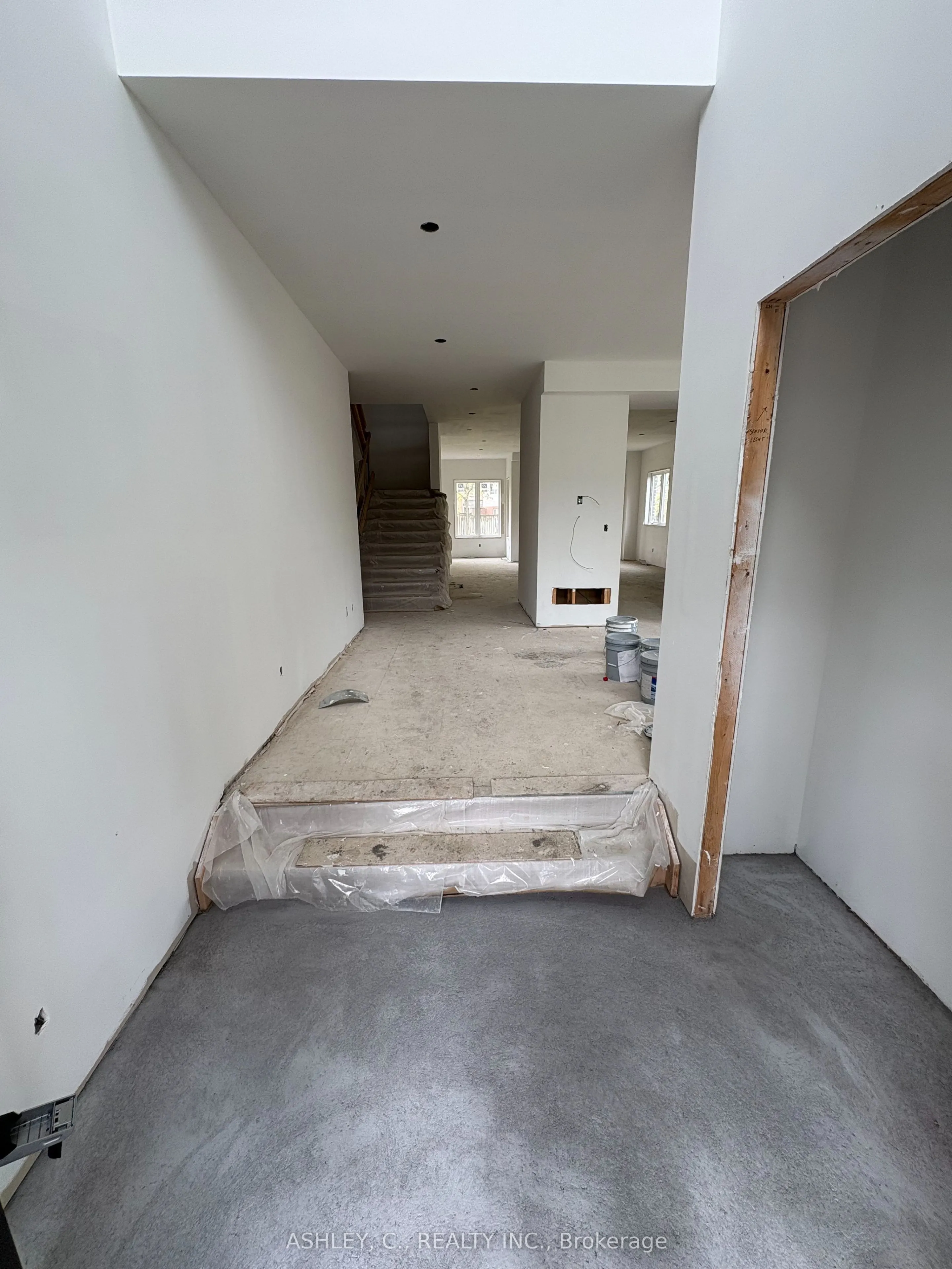 2574 Sharon Crescent