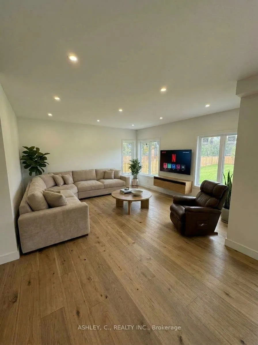 2574 Sharon Crescent