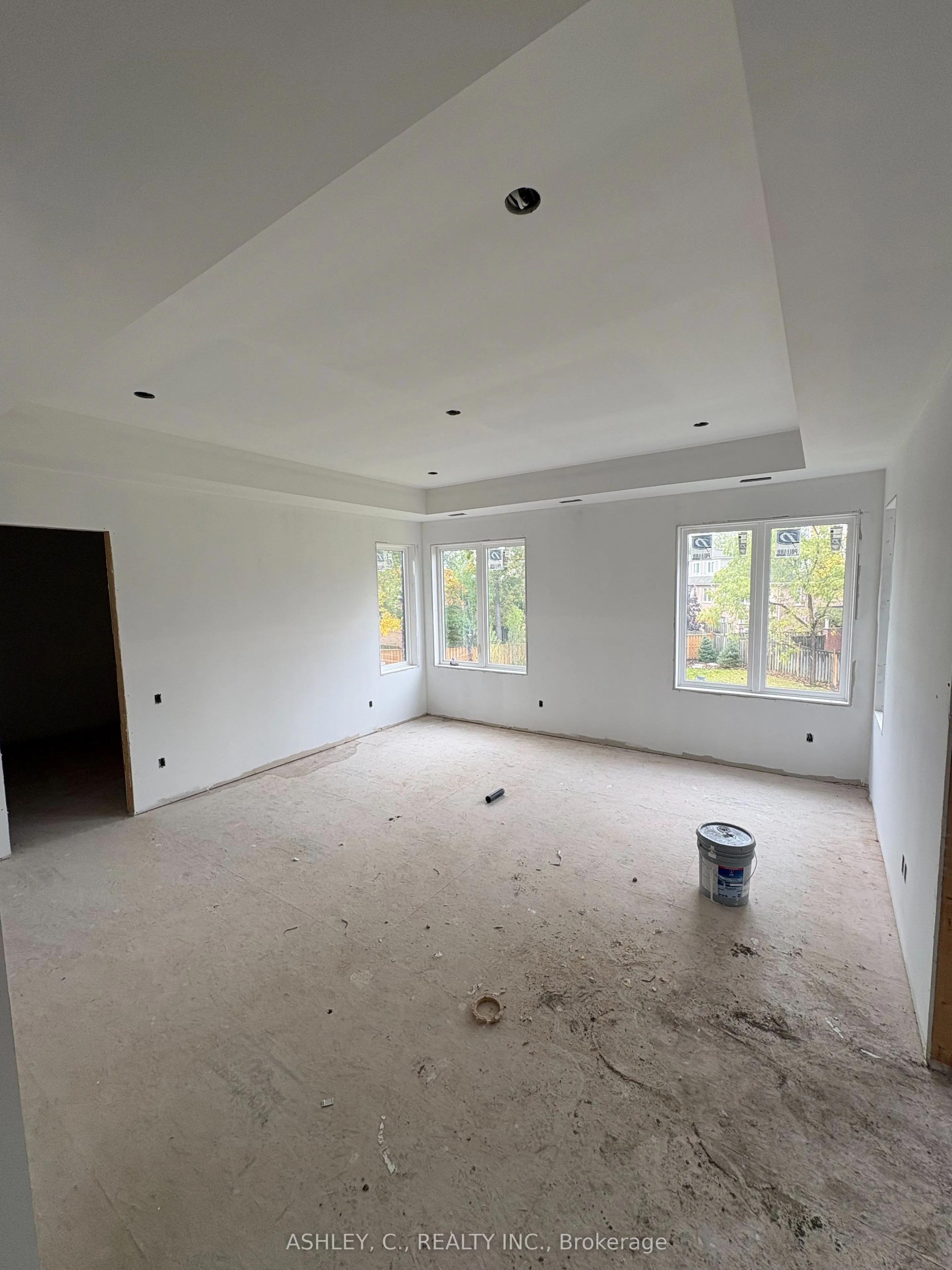 2574 Sharon Crescent