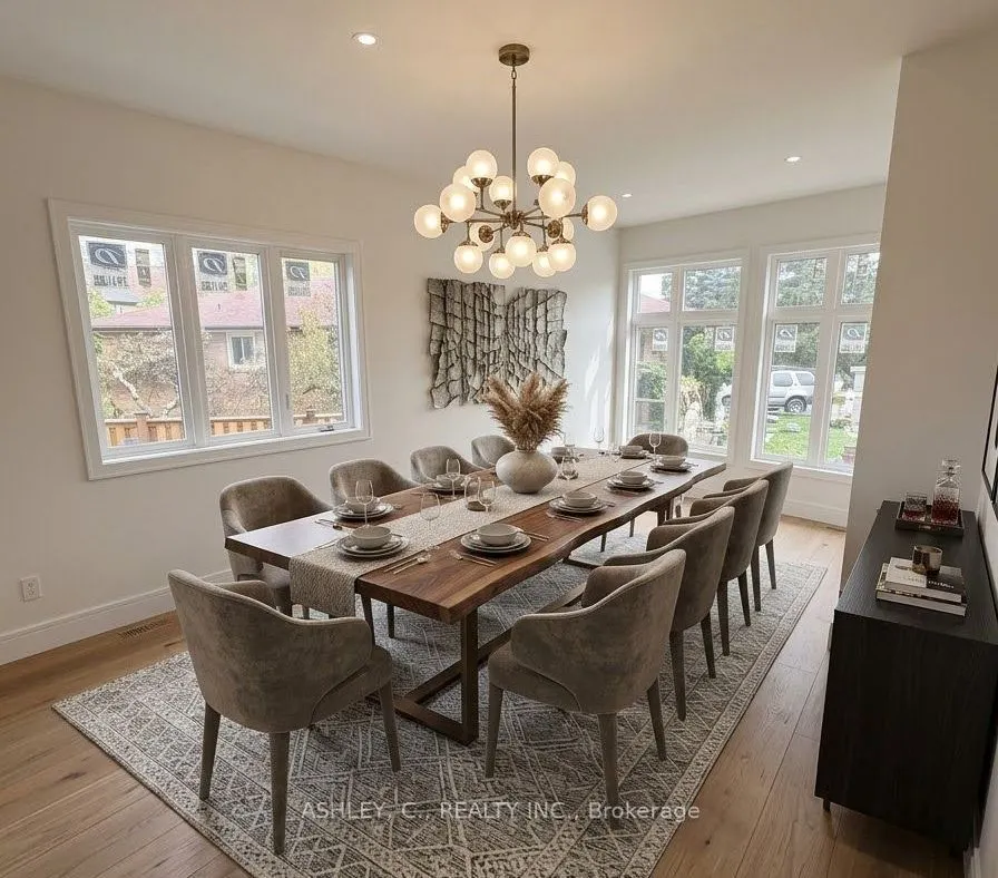 2574 Sharon Crescent