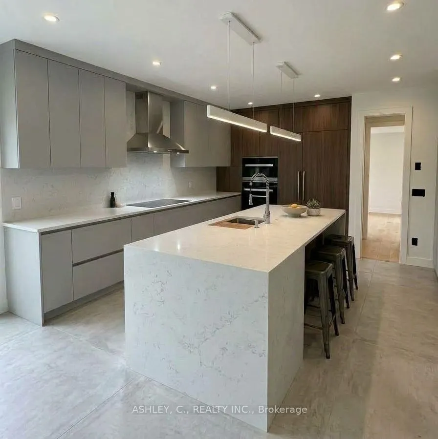 2574 Sharon Crescent