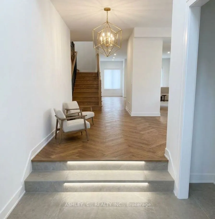 2574 Sharon Crescent