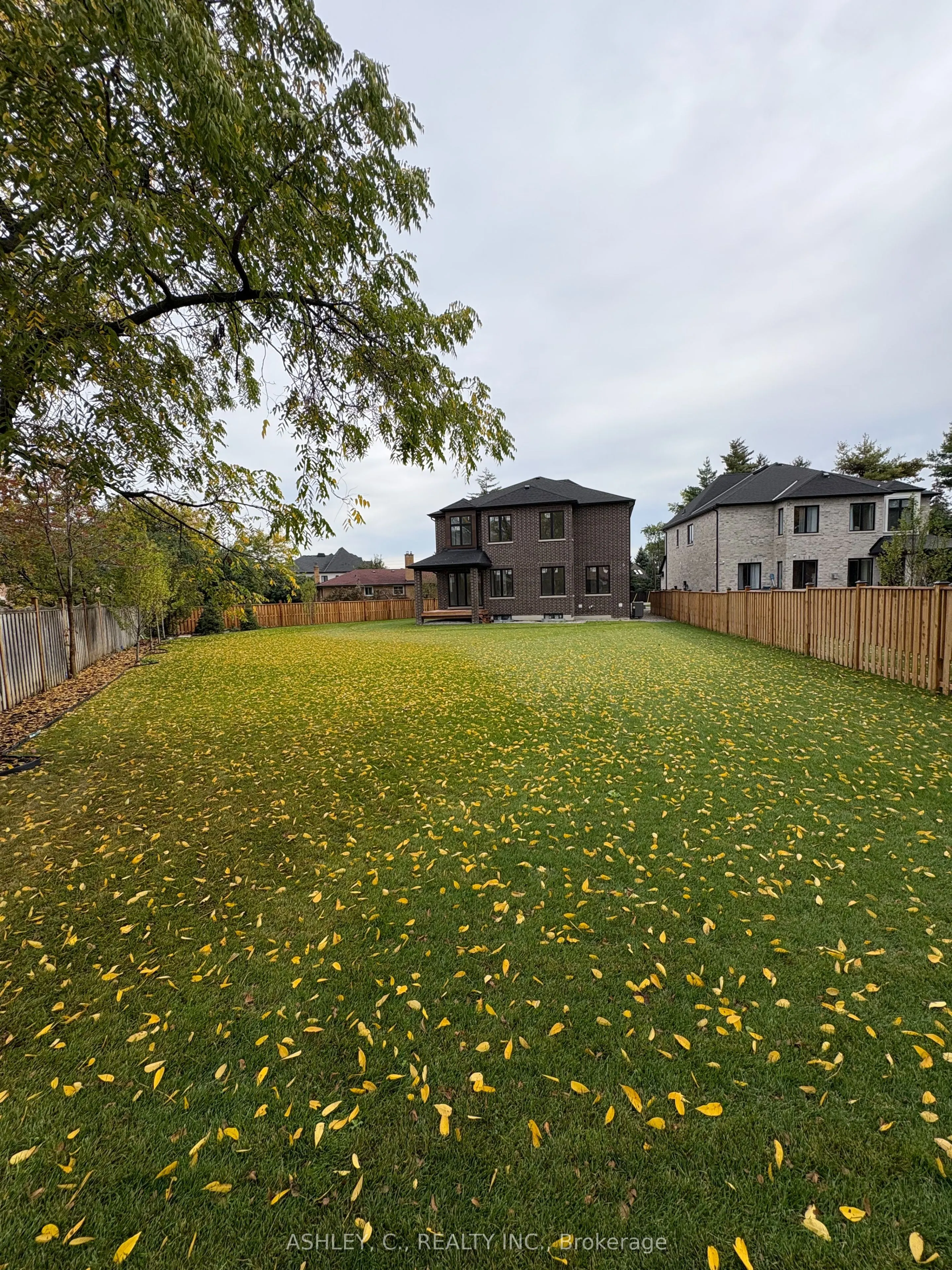 2574 Sharon Crescent