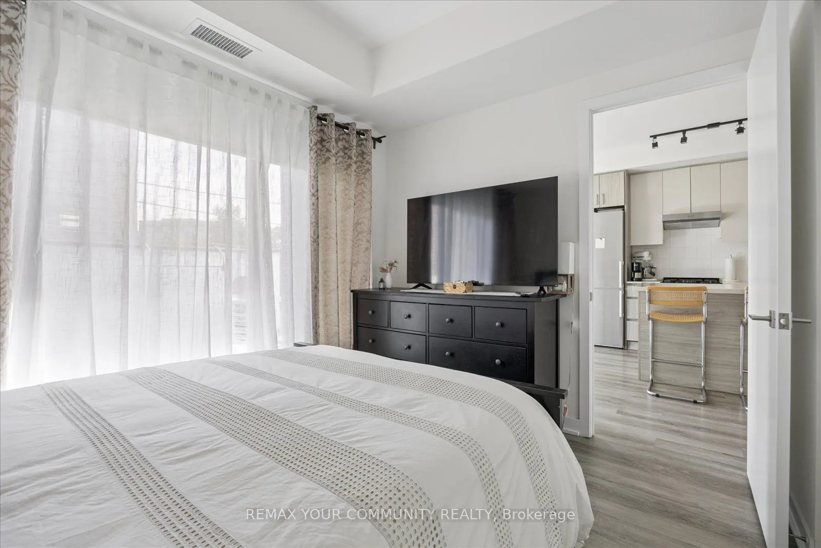 430 Roncesvalles Avenue #404