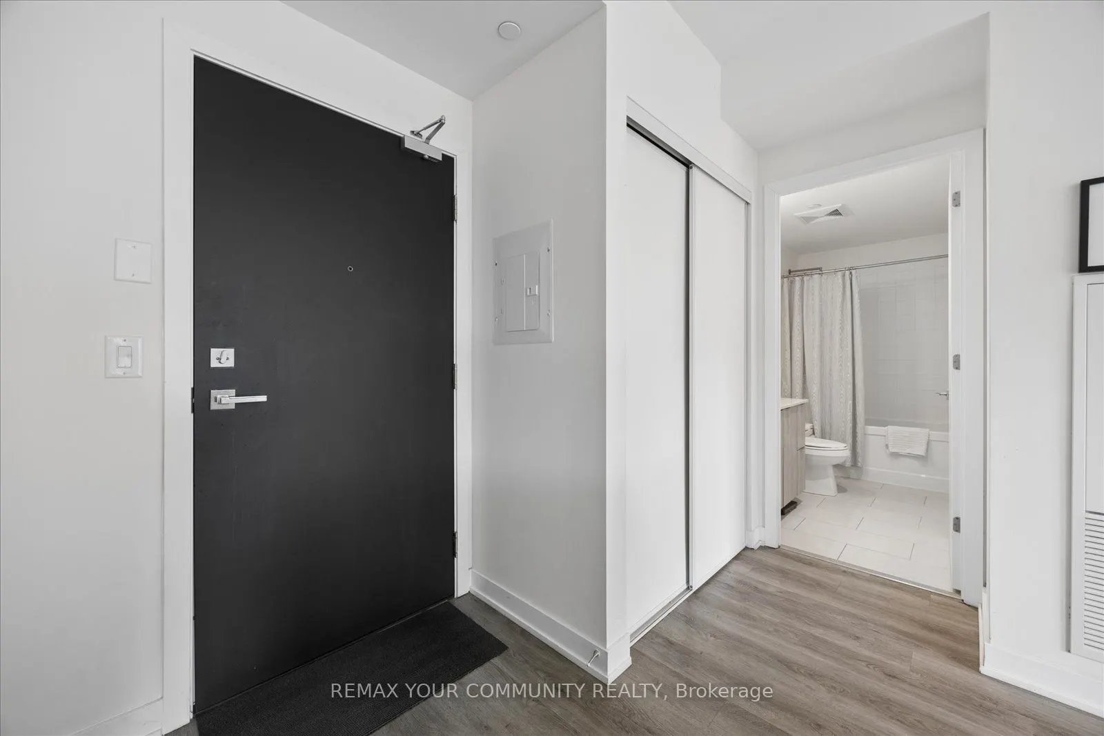 430 Roncesvalles Avenue #404