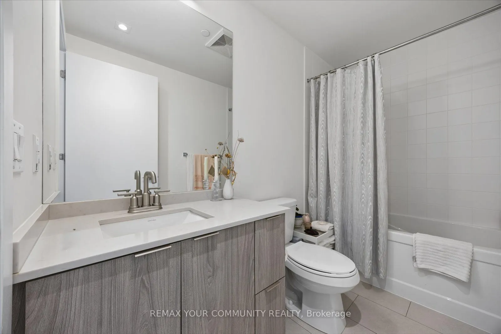 430 Roncesvalles Avenue #404