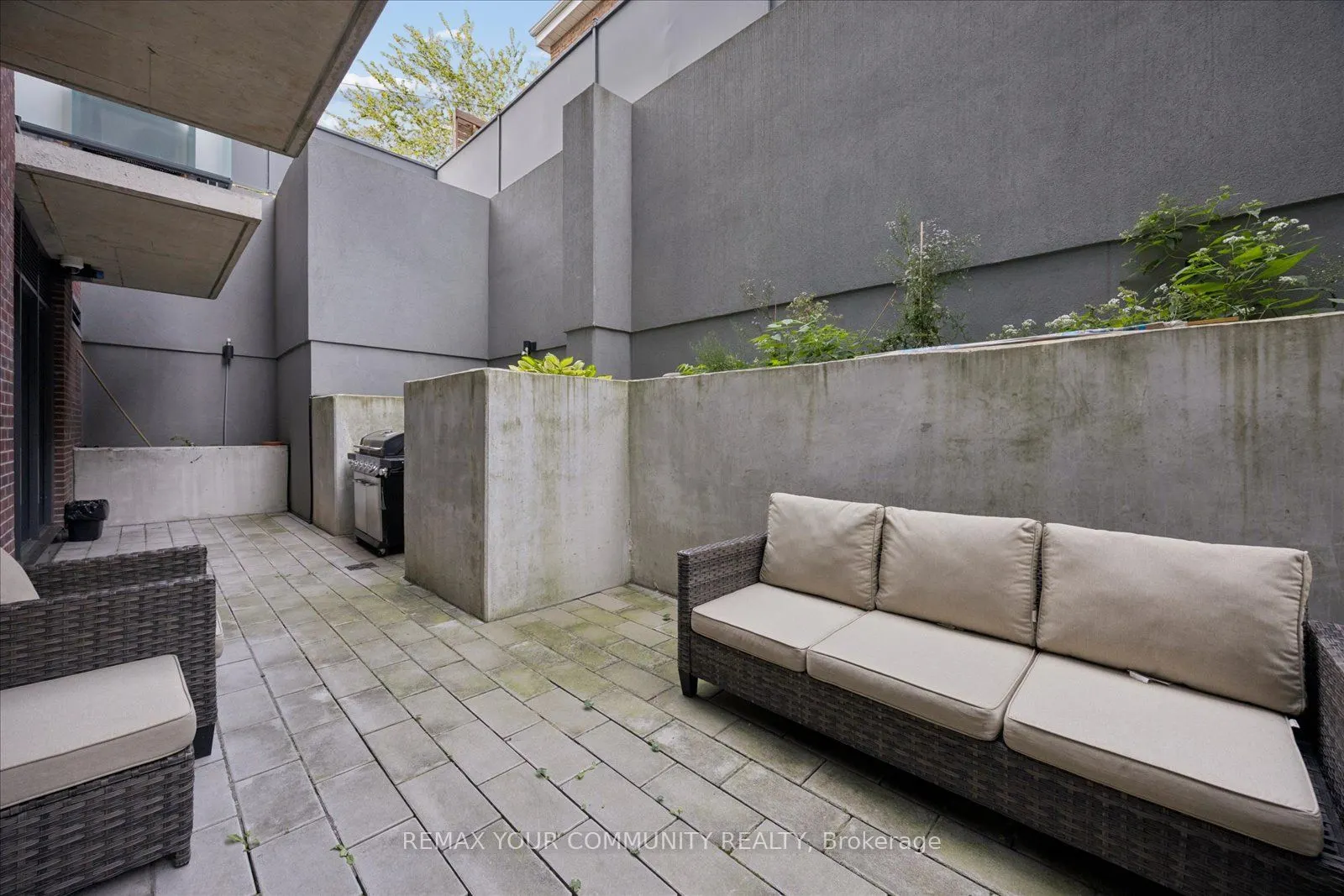 430 Roncesvalles Avenue #404