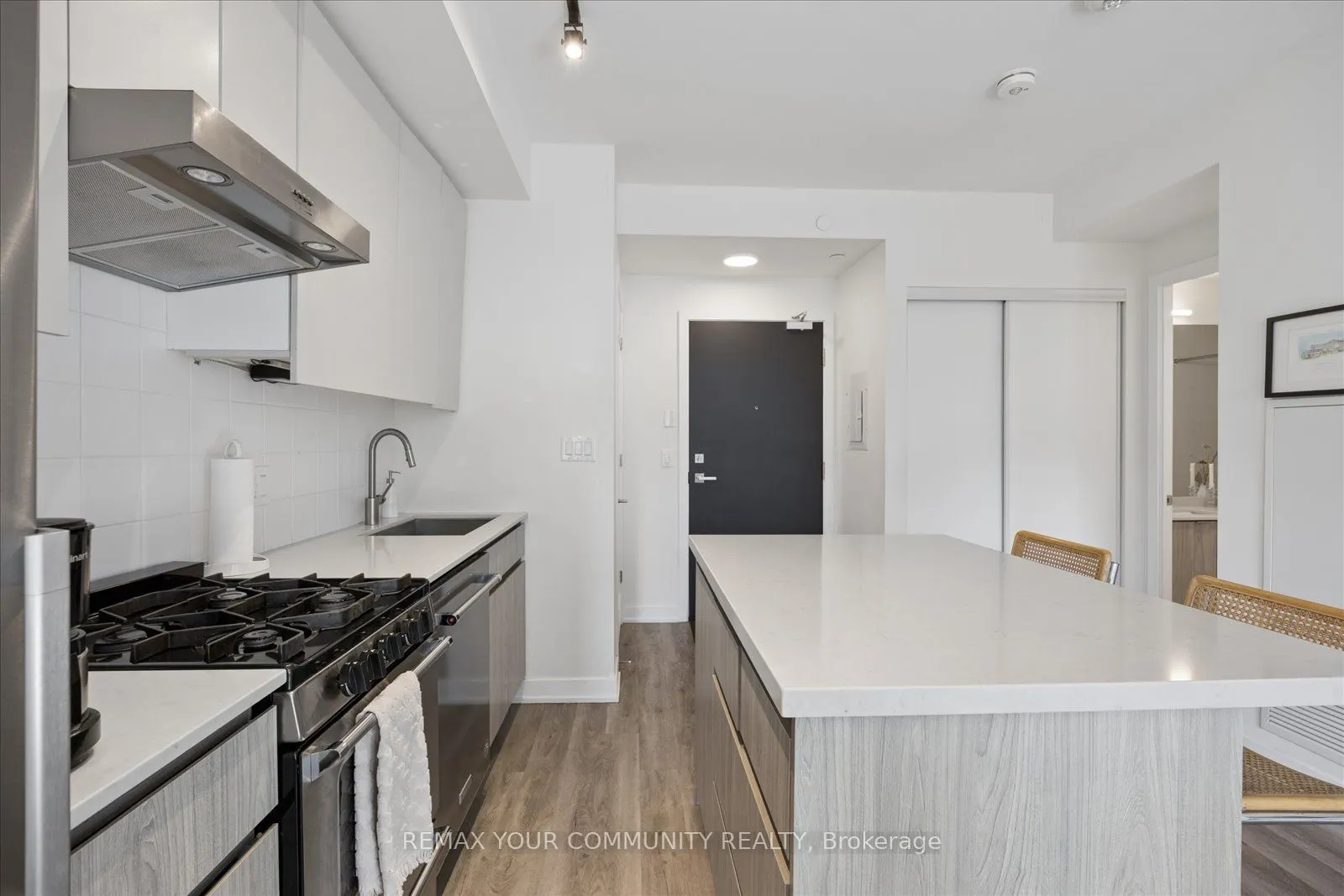 430 Roncesvalles Avenue #404