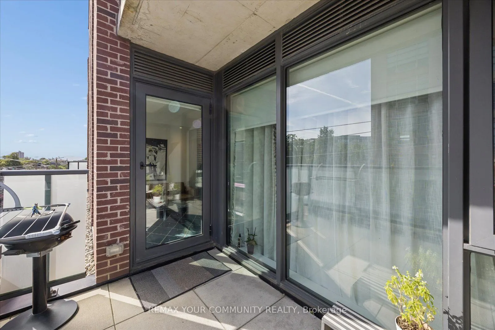 430 Roncesvalles Avenue #404