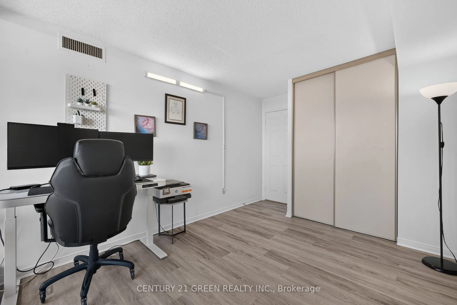 350 Rathburn Road W #1405