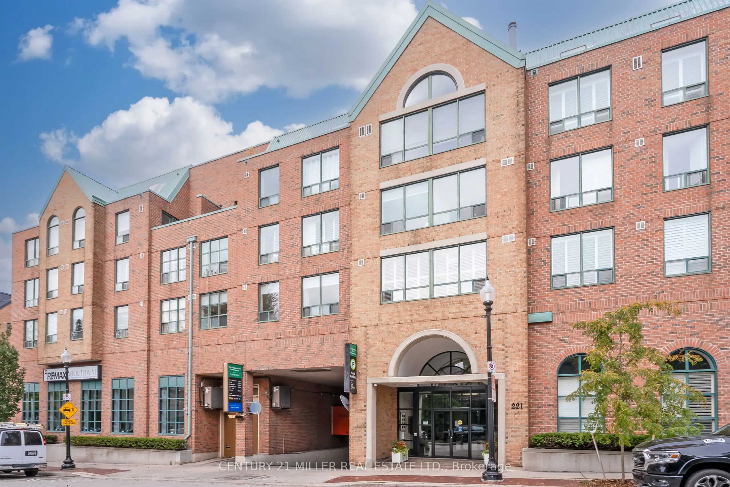 221 Robinson Street #307
