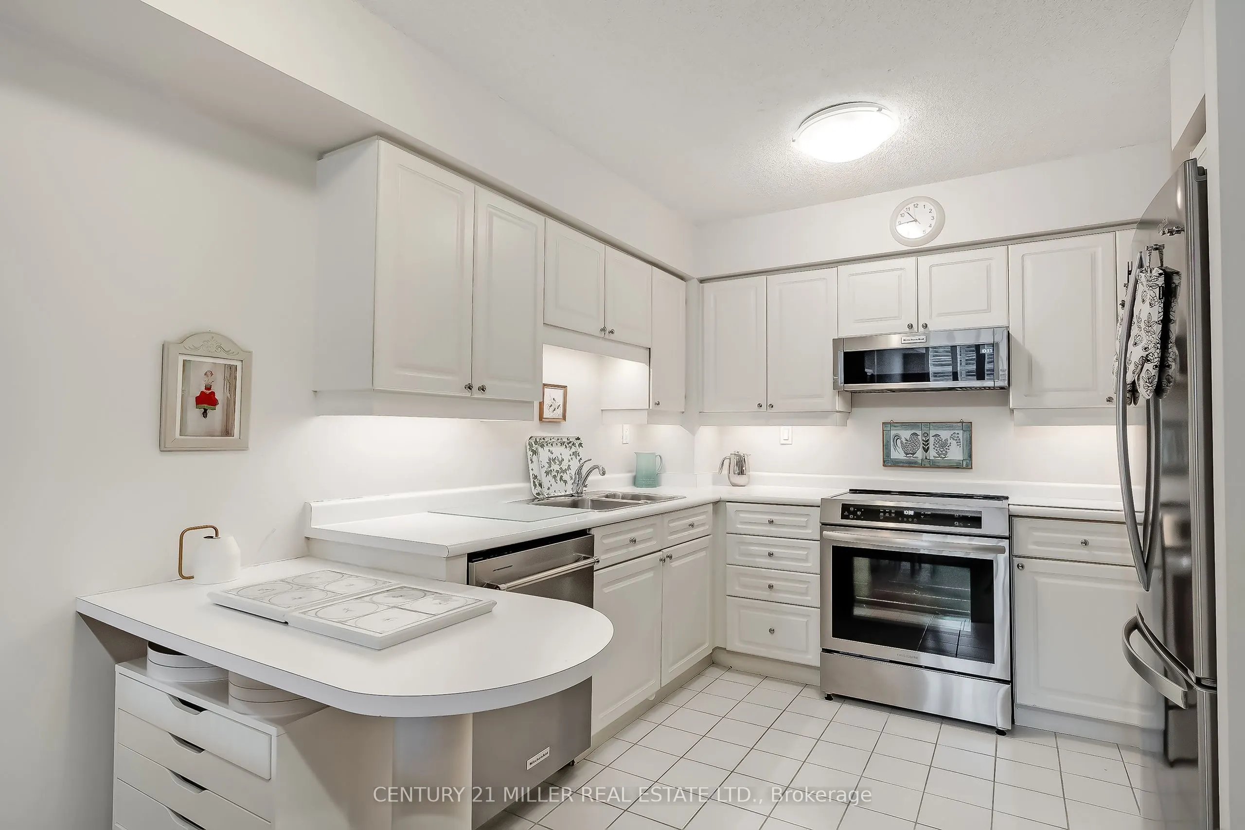 221 Robinson Street #307