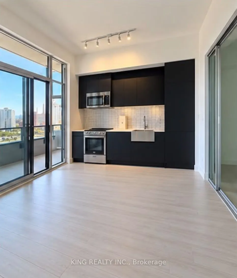 270 Dufferin Street S #525