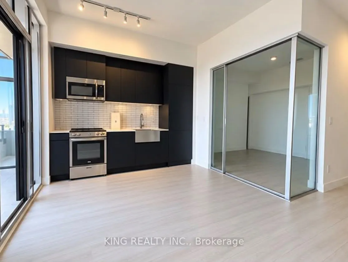 270 Dufferin Street S #525