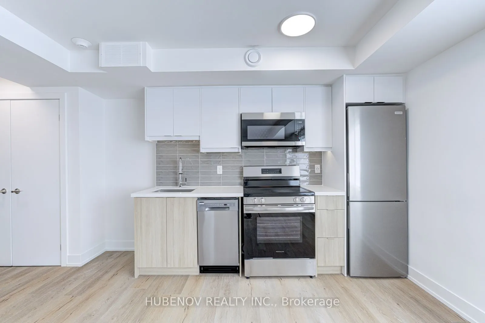 222 Lakeshore Road E