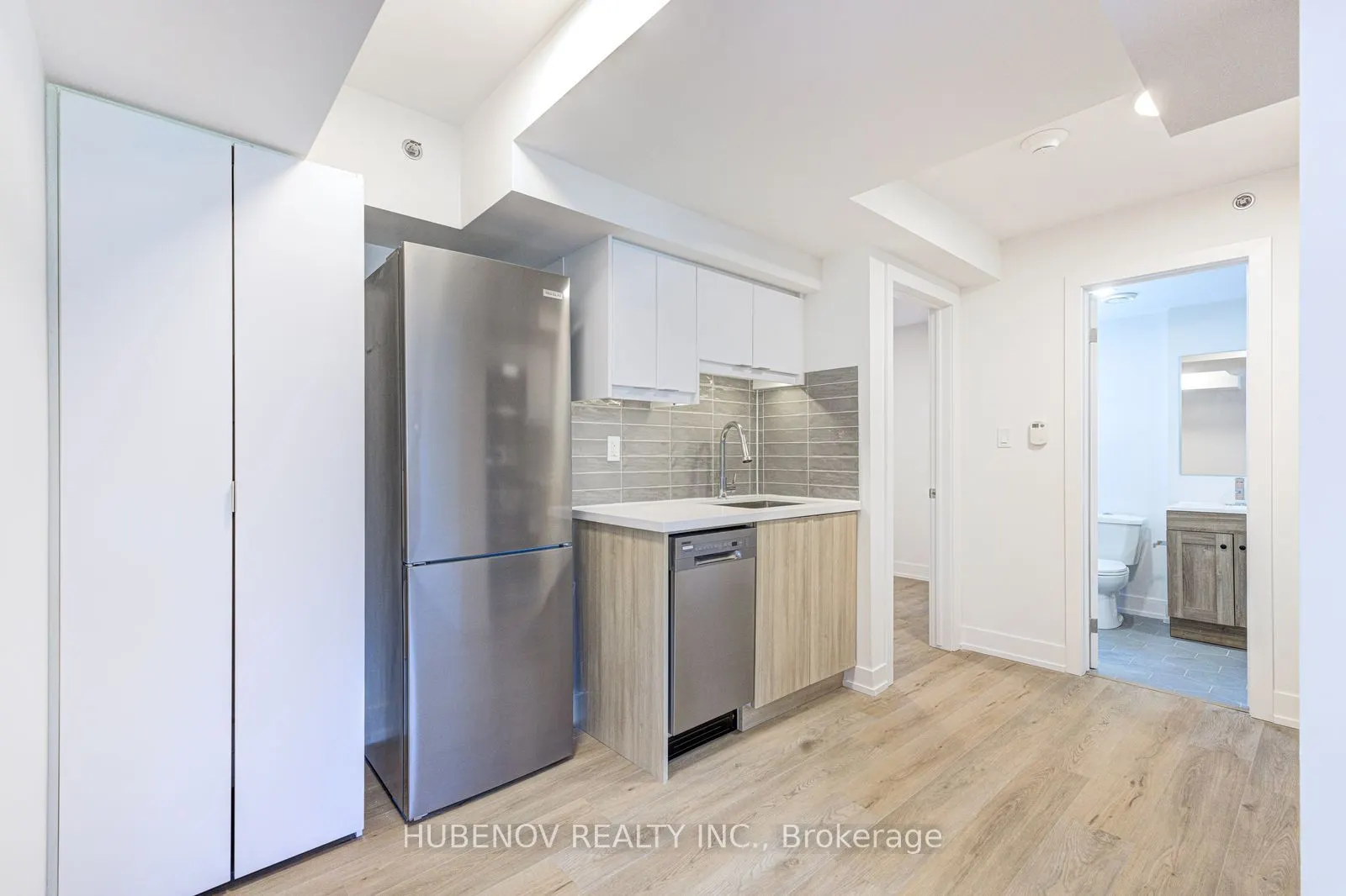 222 Lakeshore Road E