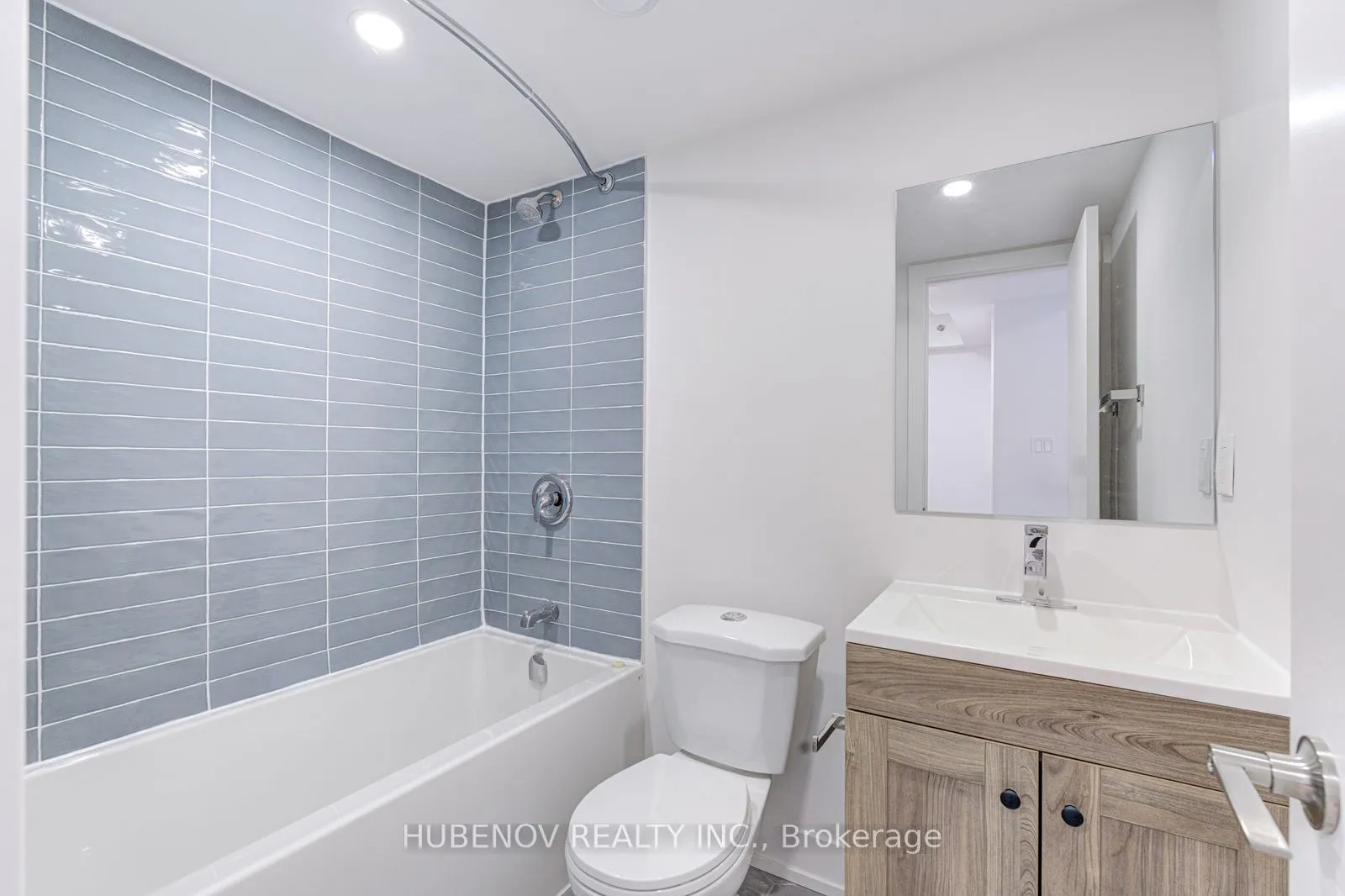 222 Lakeshore Road E