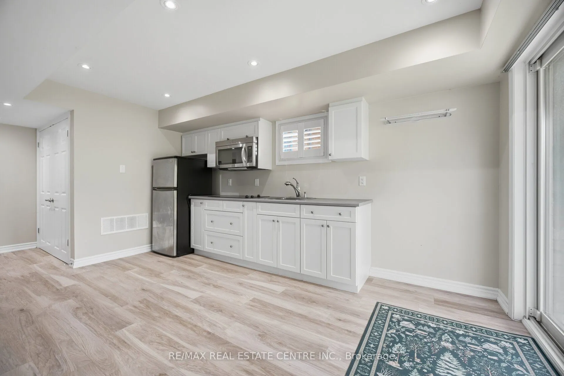 2425 QUETICO Crescent