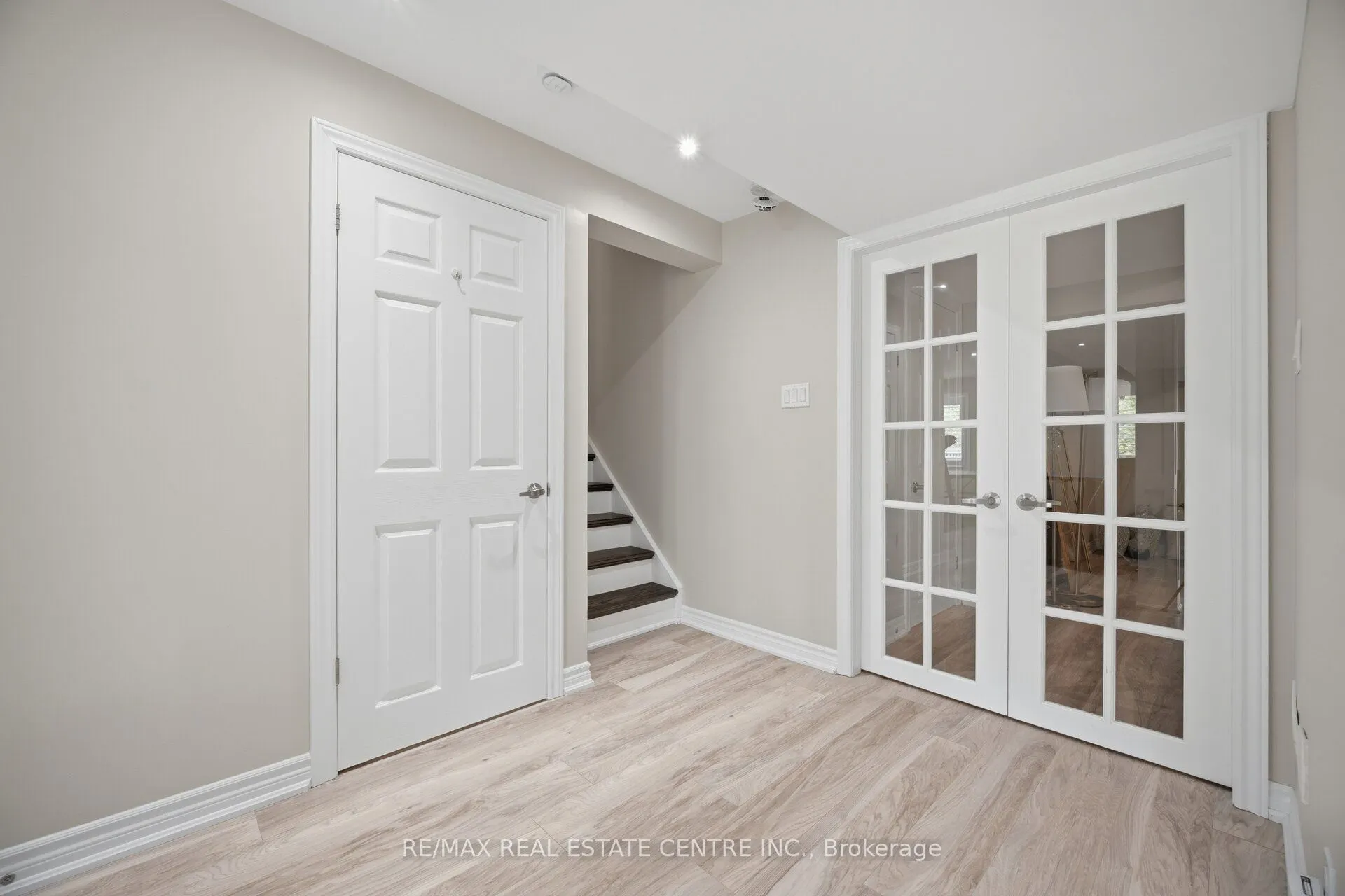 2425 QUETICO Crescent