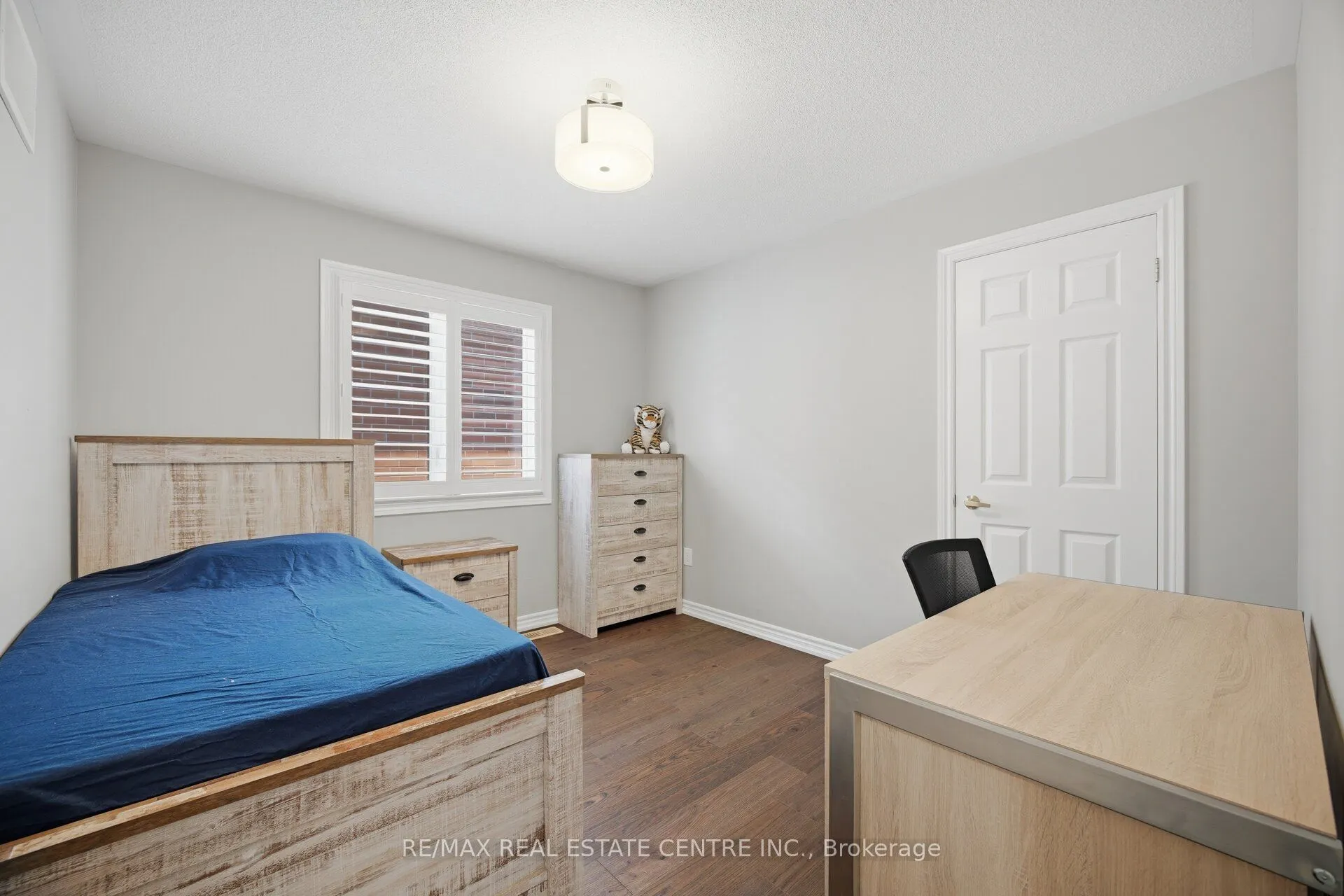 2425 QUETICO Crescent