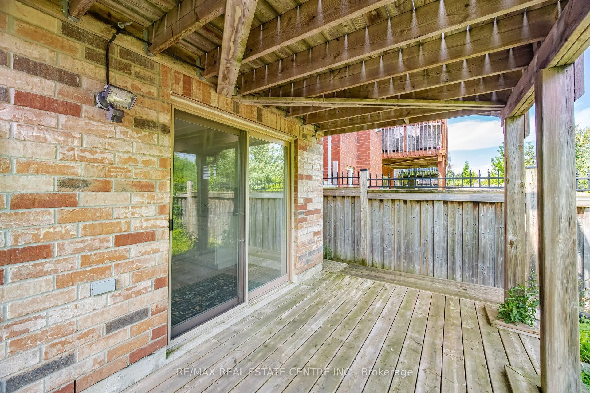 2425 QUETICO Crescent