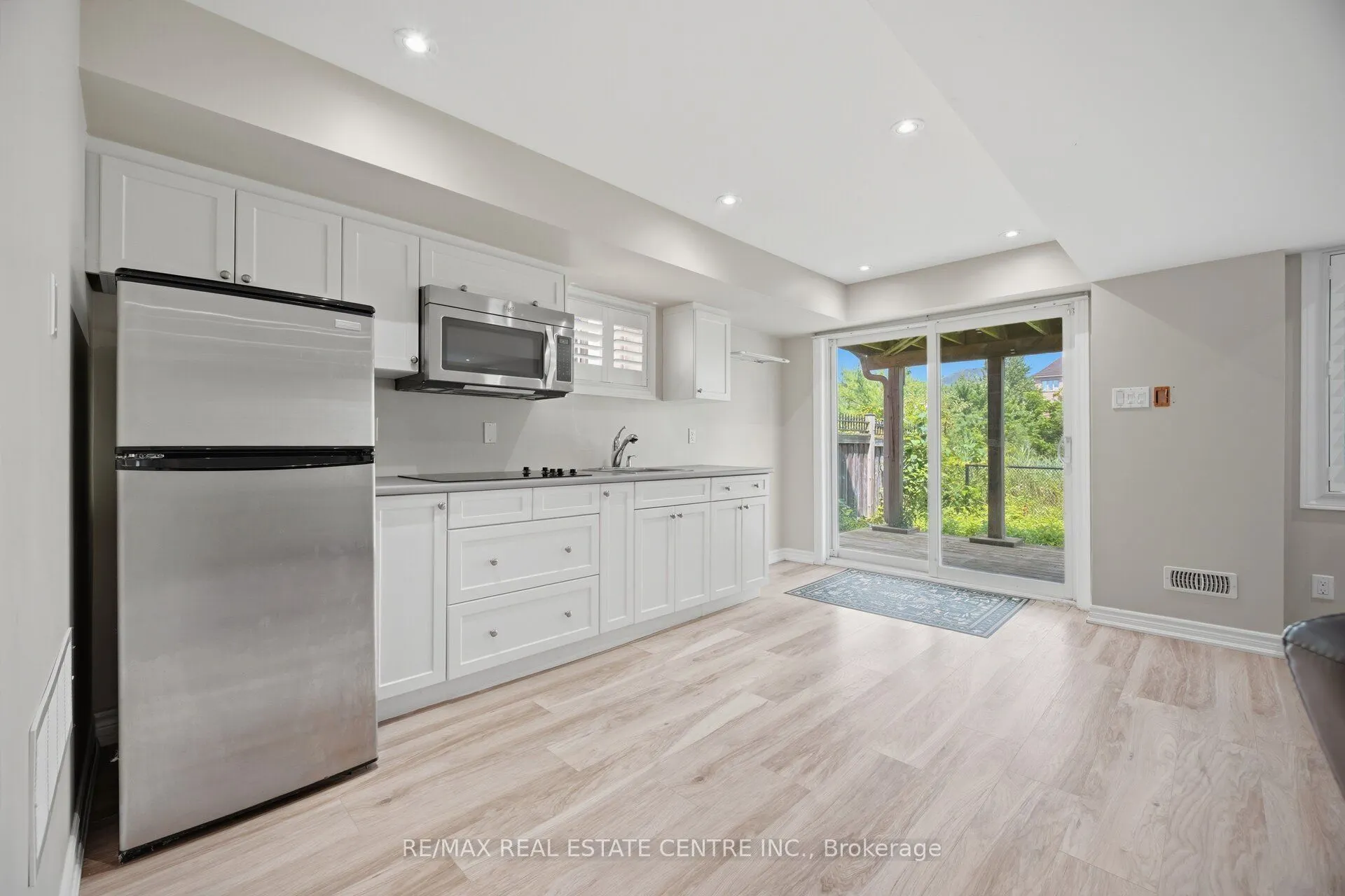 2425 QUETICO Crescent