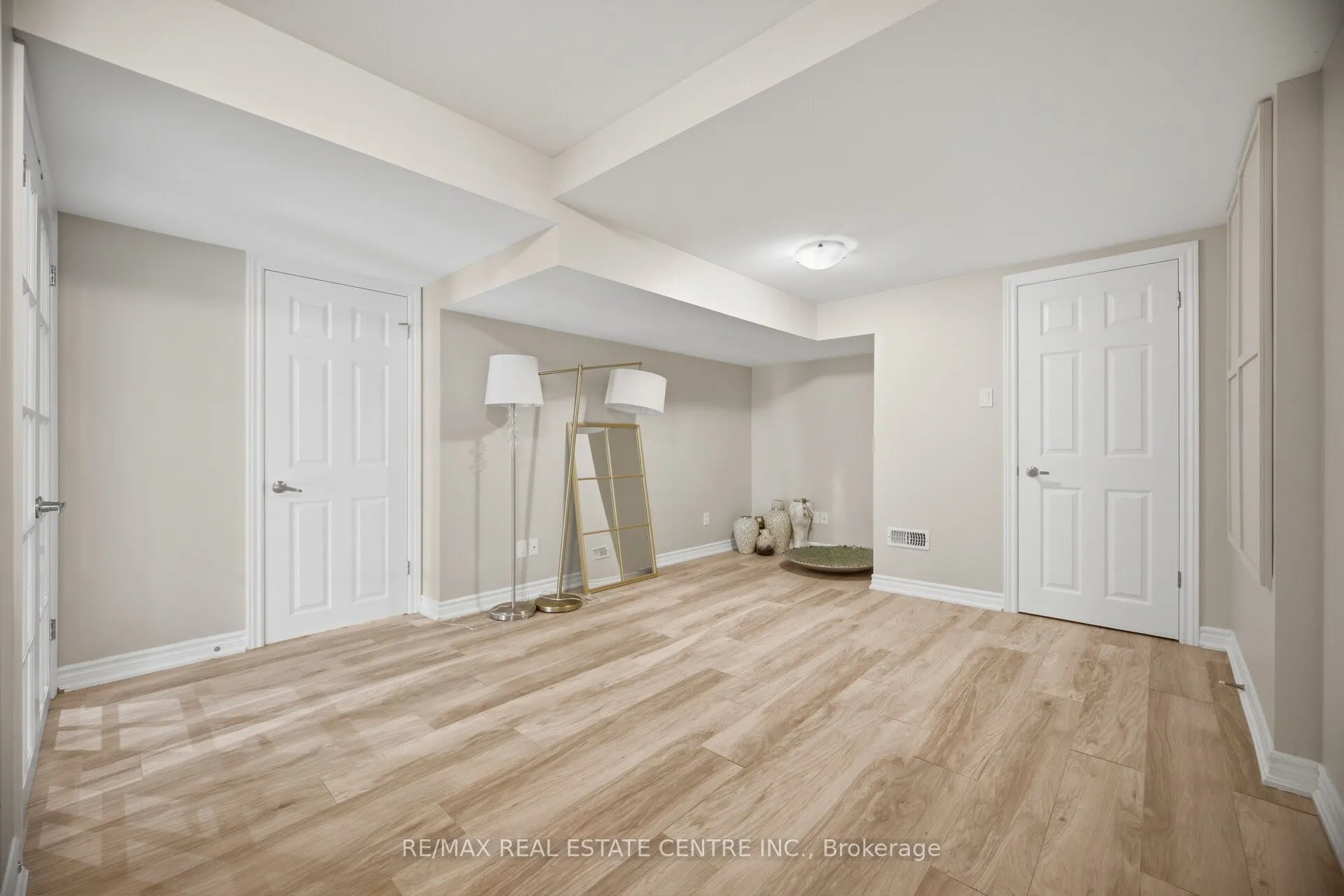 2425 QUETICO Crescent