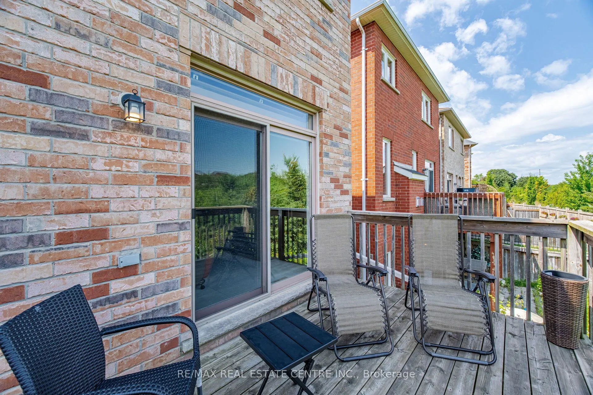 2425 QUETICO Crescent