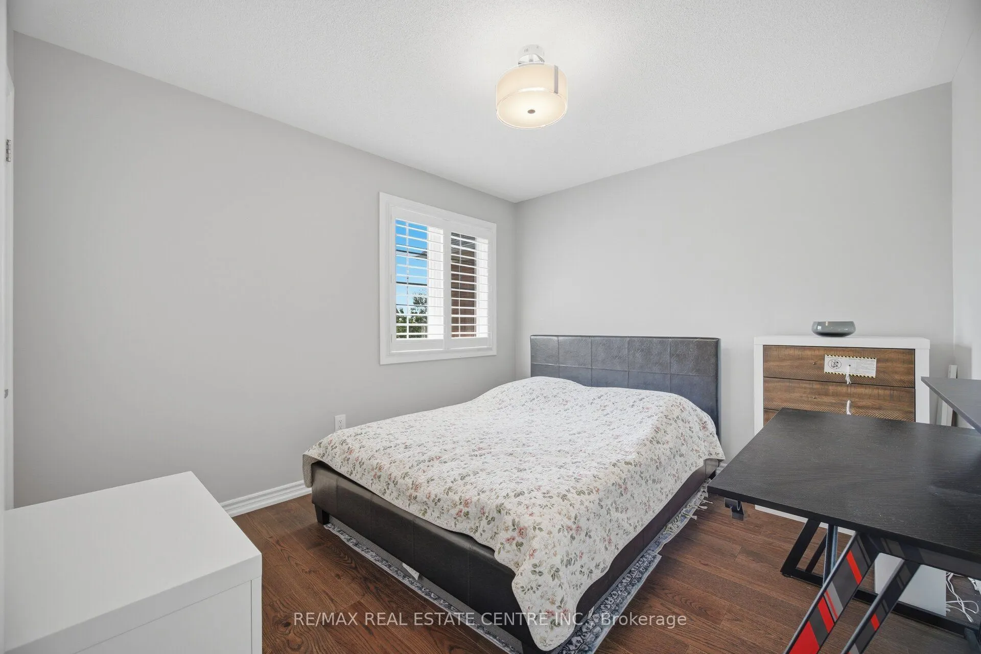 2425 QUETICO Crescent
