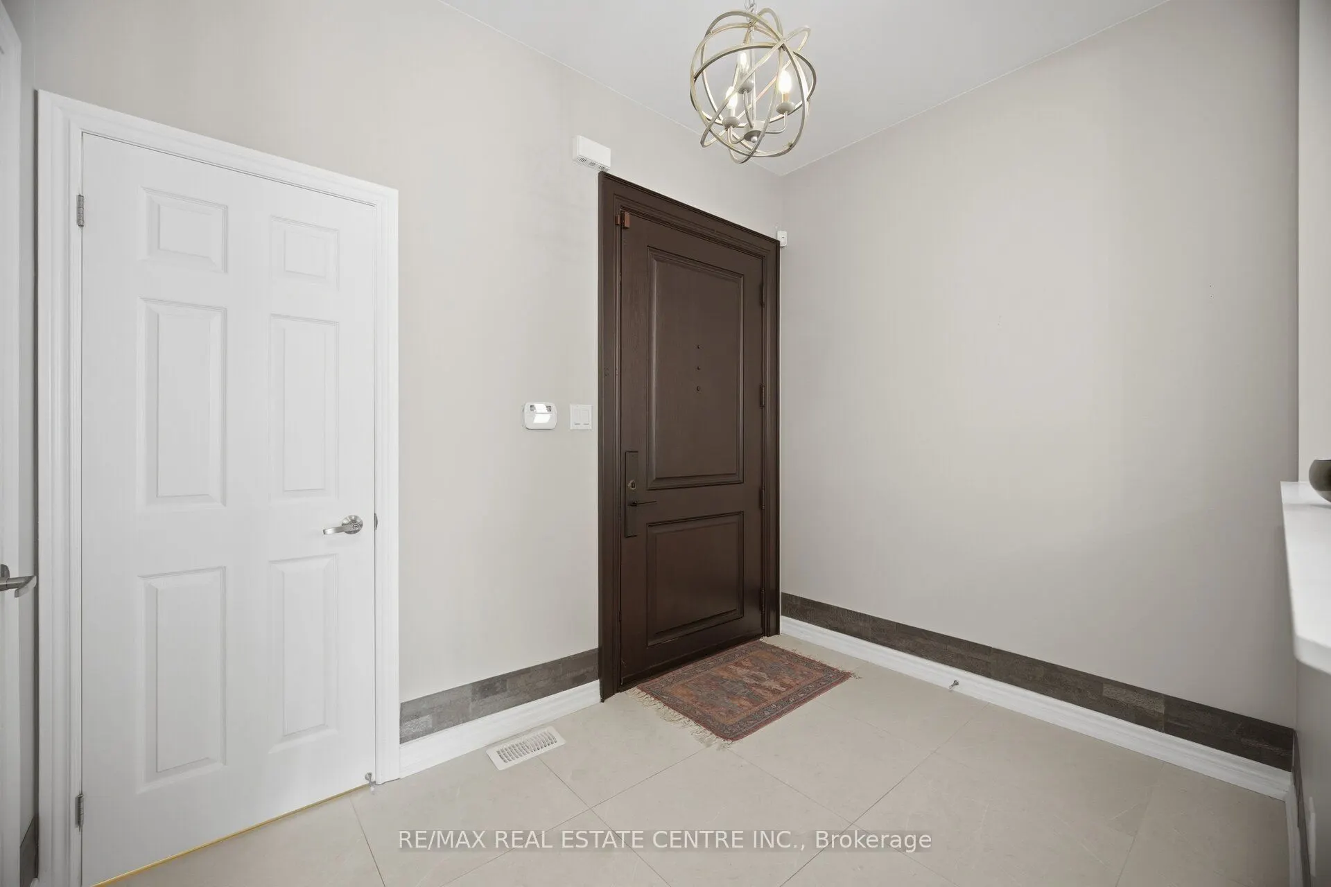 2425 QUETICO Crescent