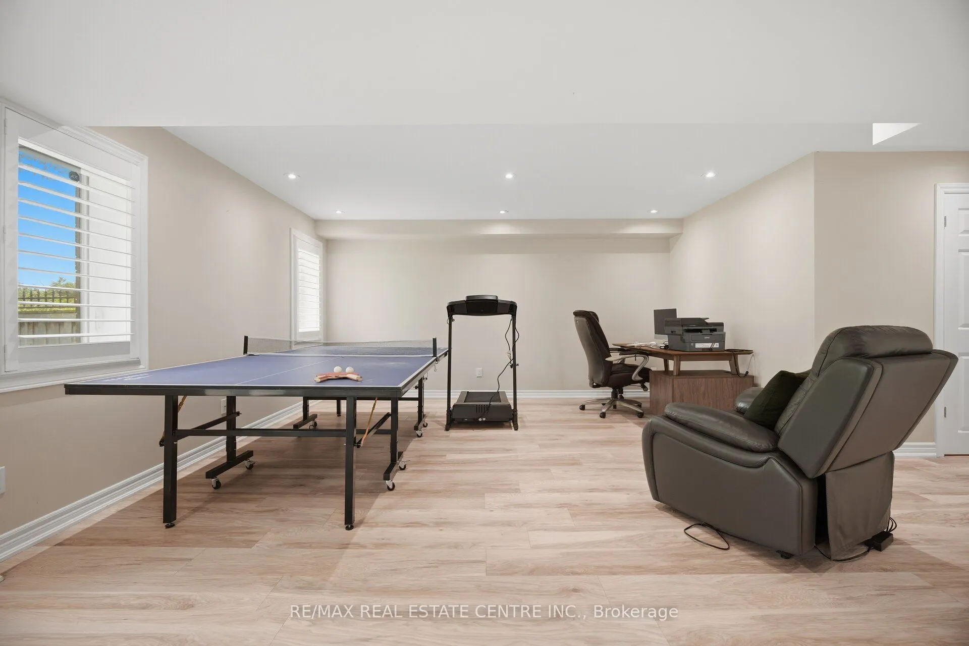 2425 QUETICO Crescent