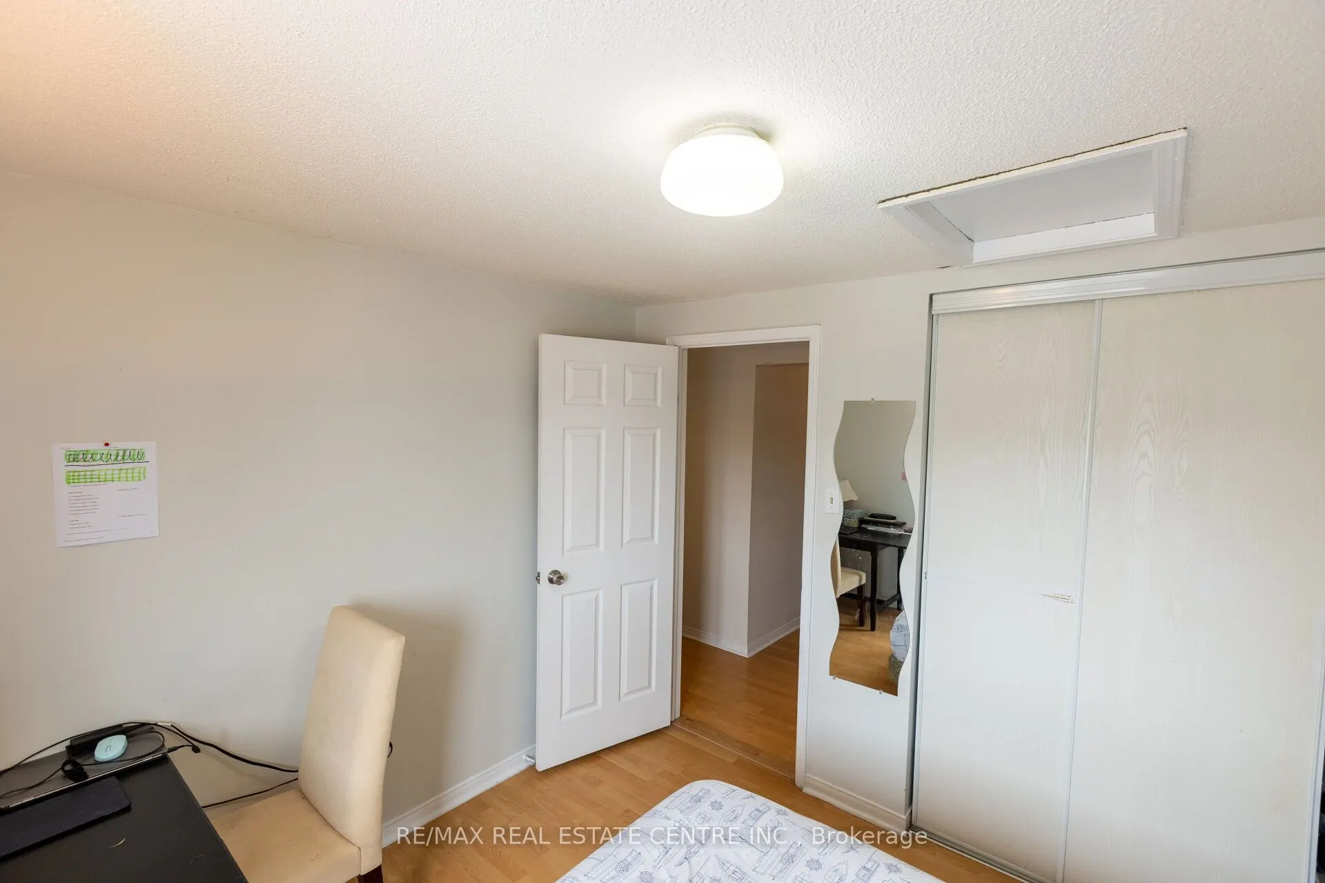 42 Wooliston Crescent