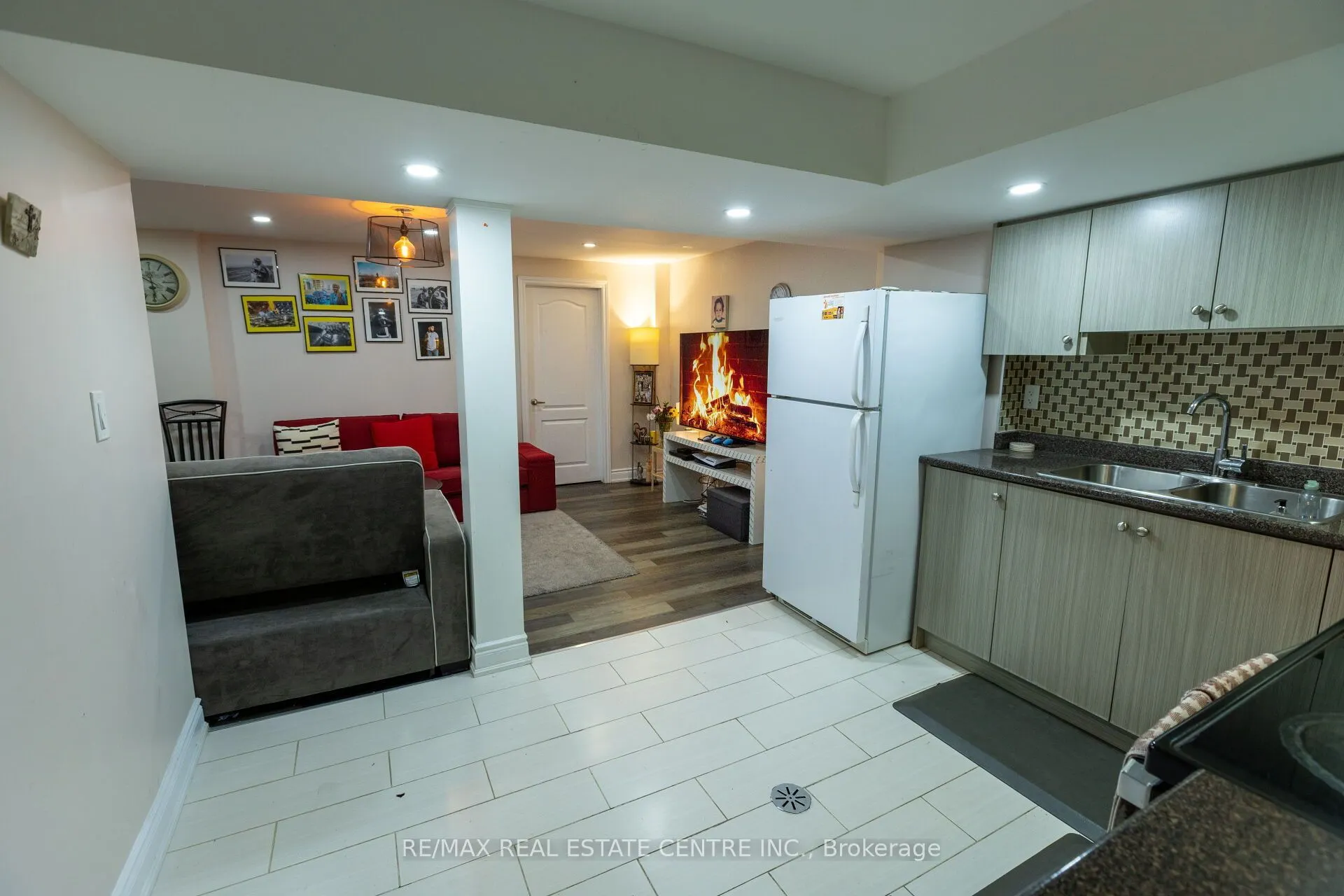 42 Wooliston Crescent