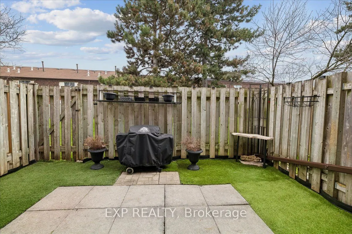 371 Bronte Street S #52