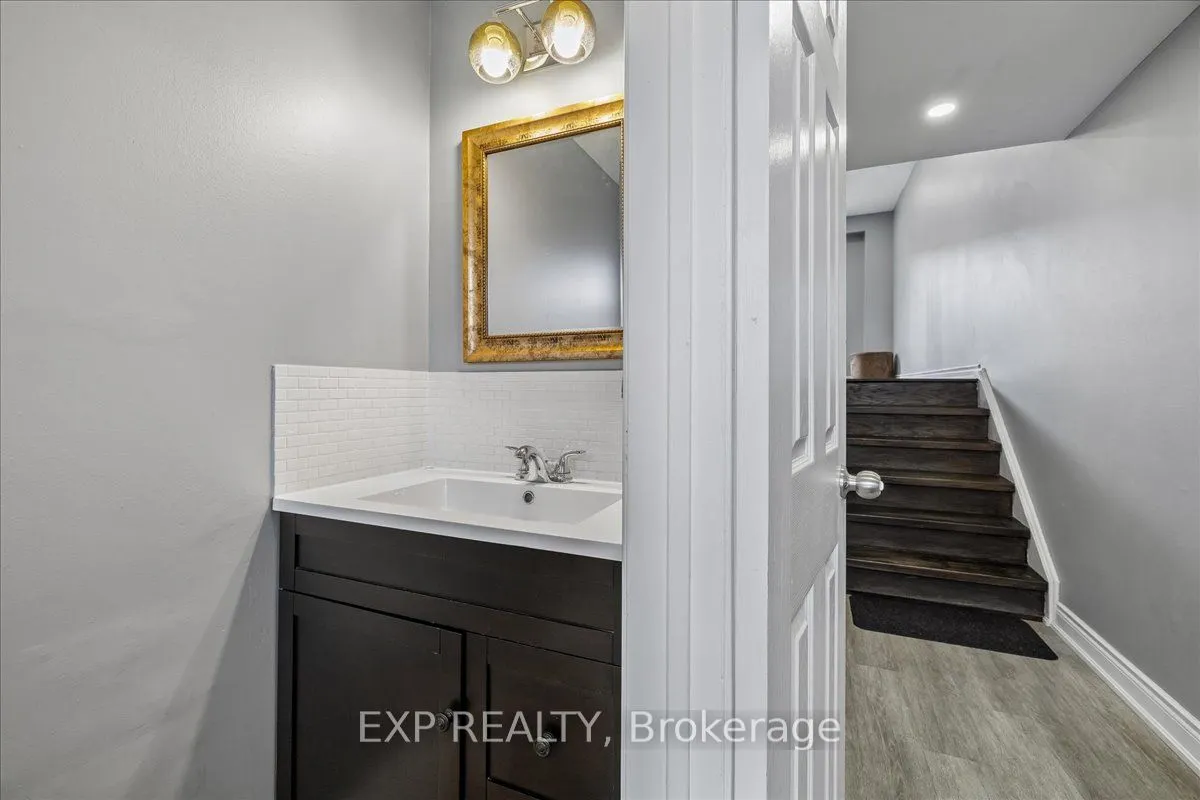 371 Bronte Street S #52