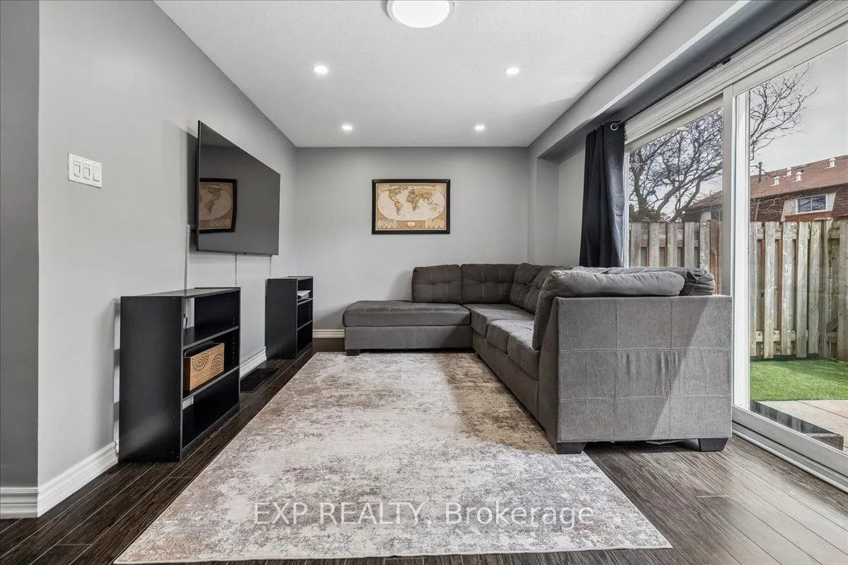 371 Bronte Street S #52