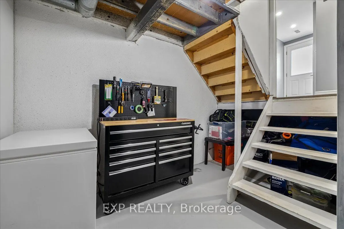 371 Bronte Street S #52