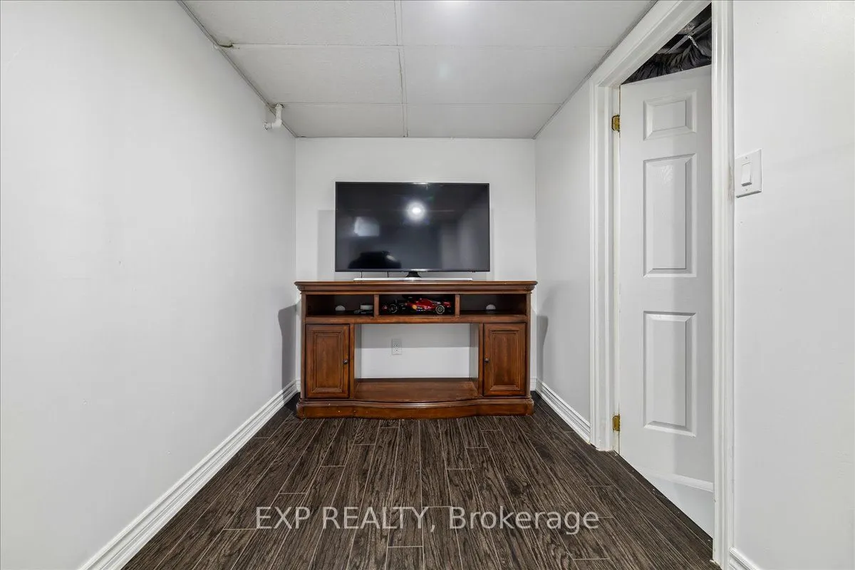 371 Bronte Street S #52