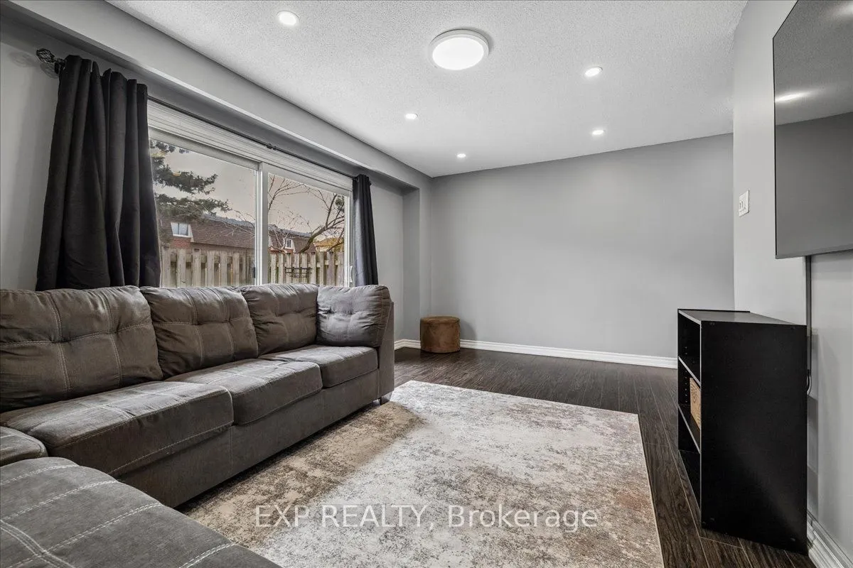 371 Bronte Street S #52