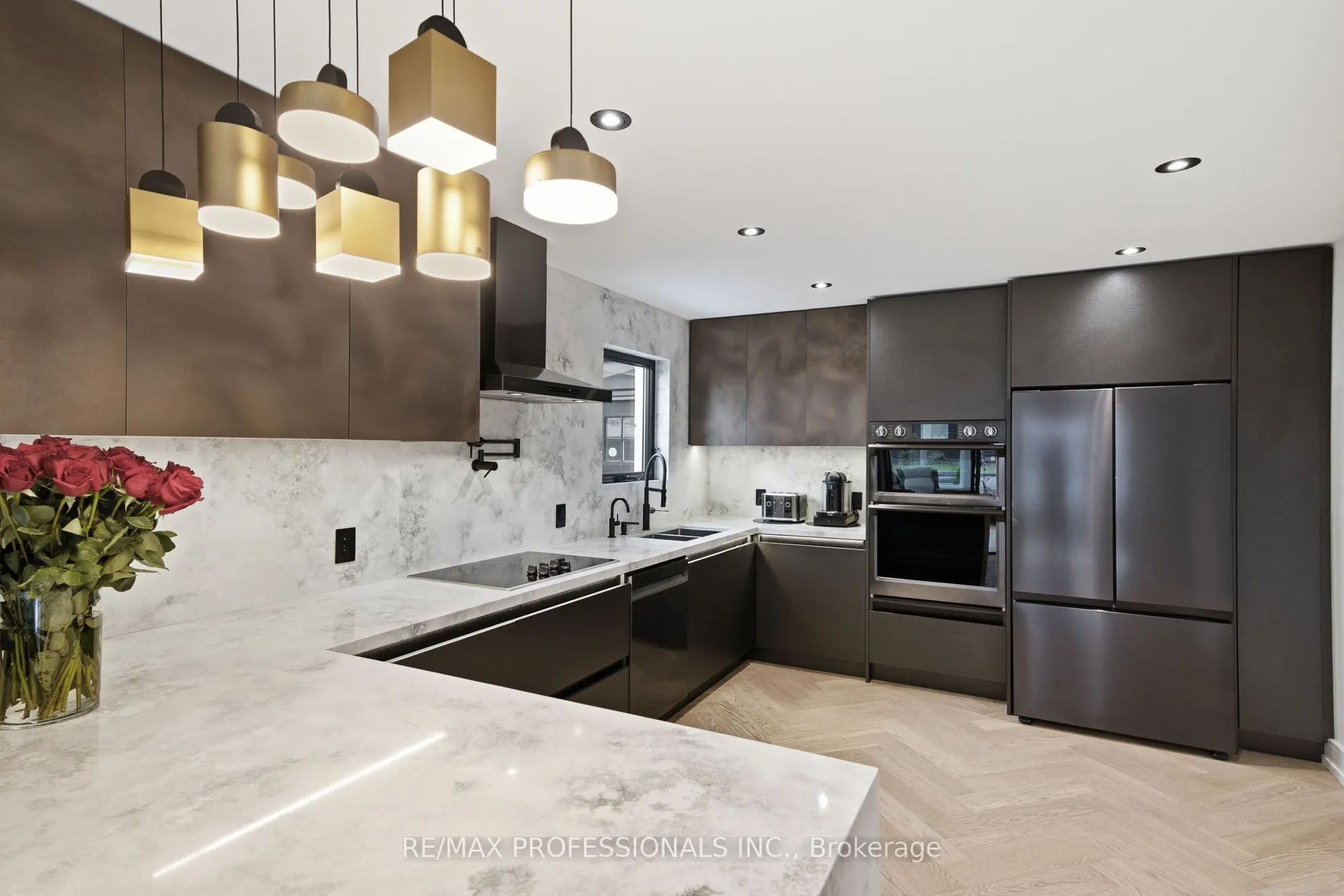 3328 Riverspray Crescent