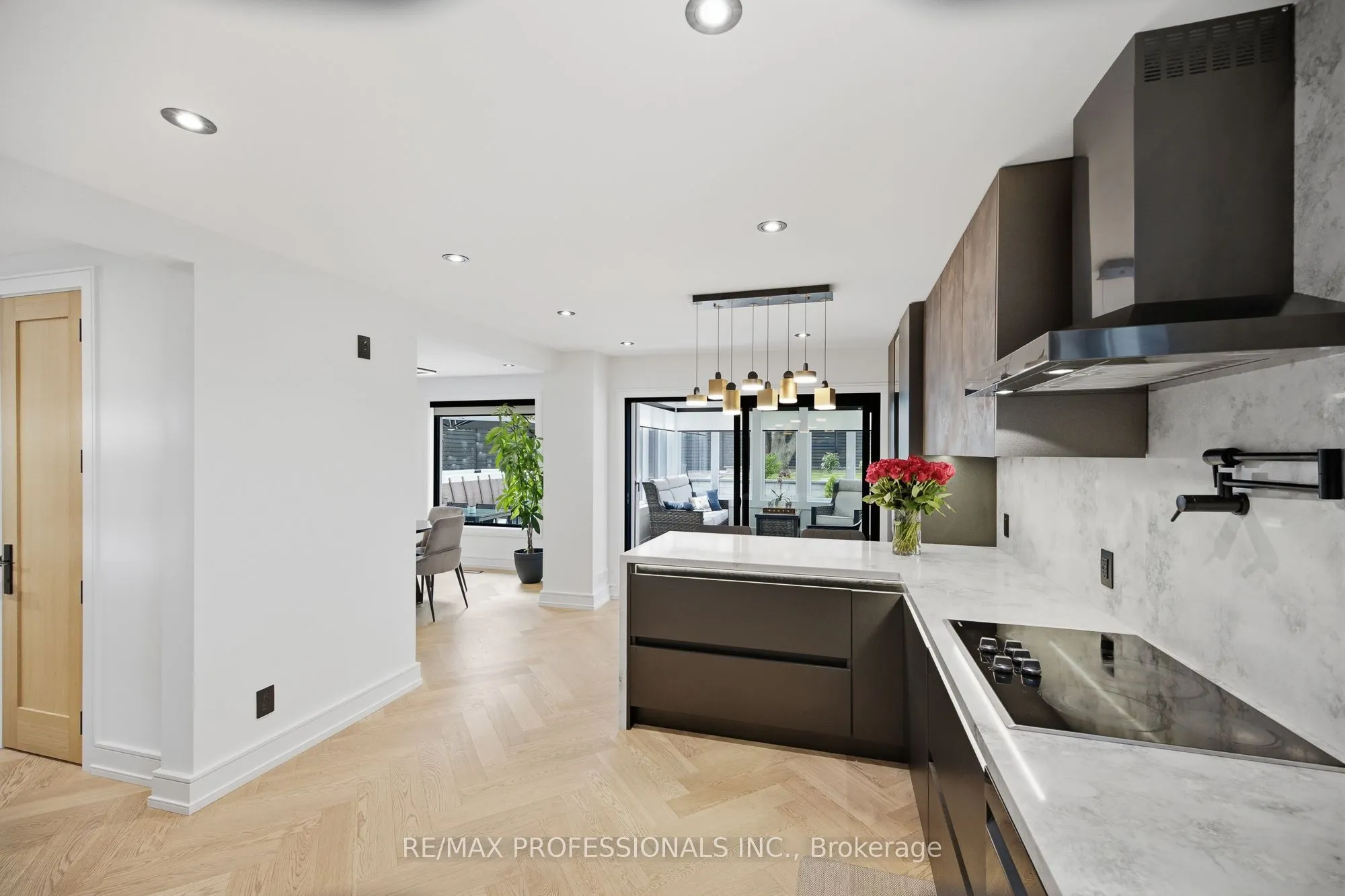 3328 Riverspray Crescent