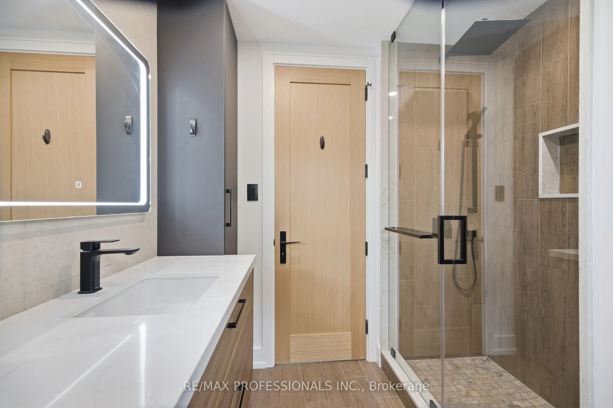 3328 Riverspray Crescent