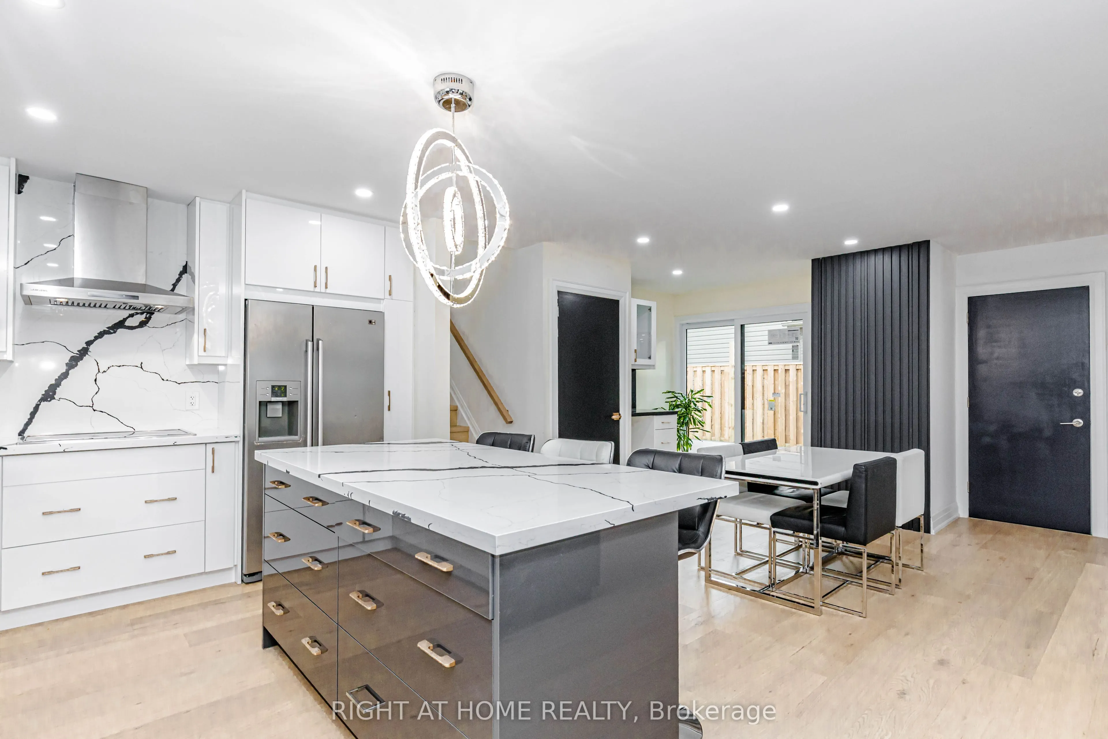 2358 Arnold Crescent