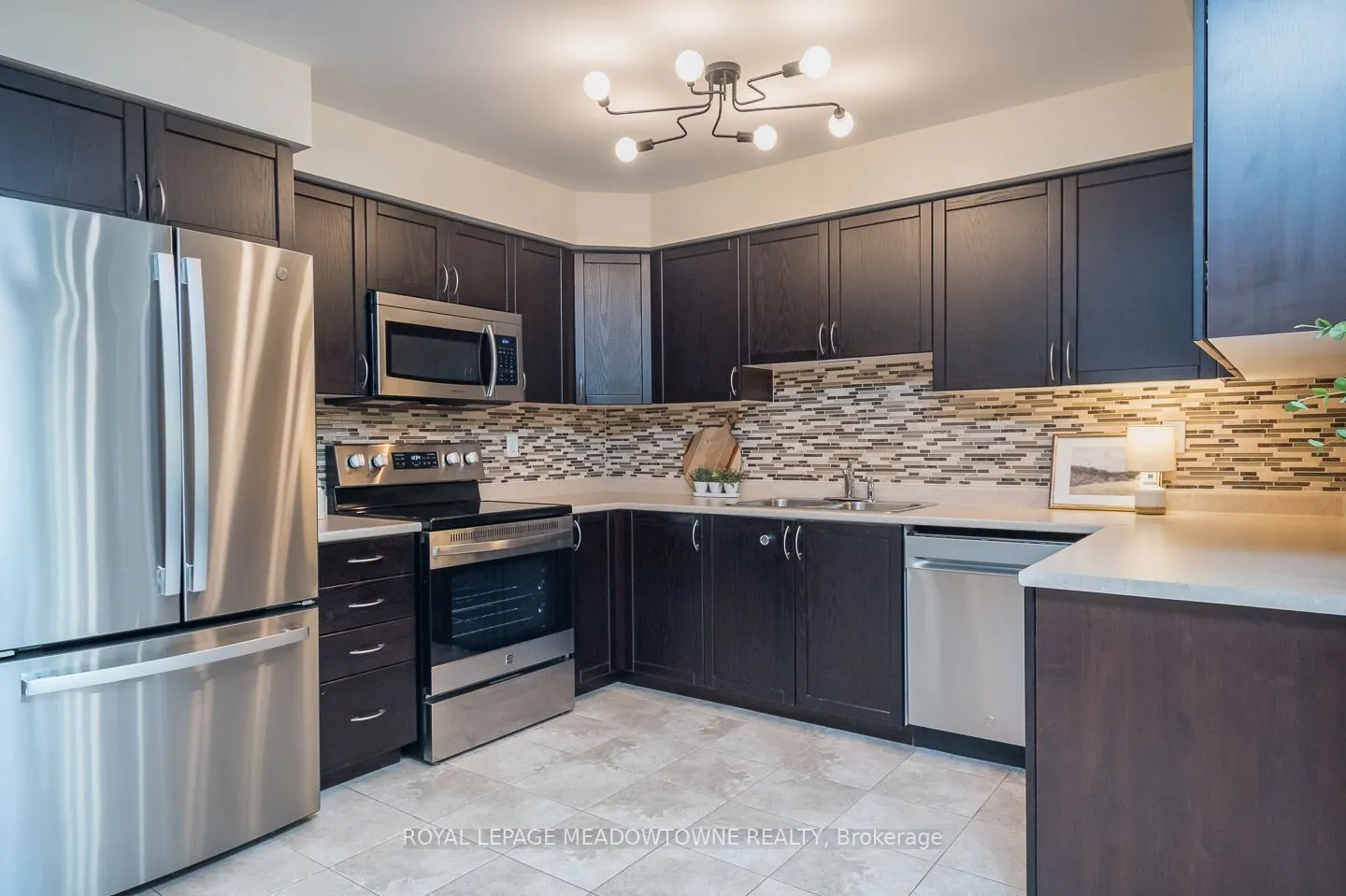 2563 Sixth Line #15