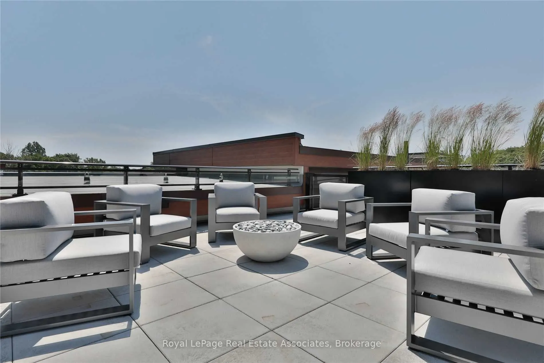 1575 Lakeshore Road W #141