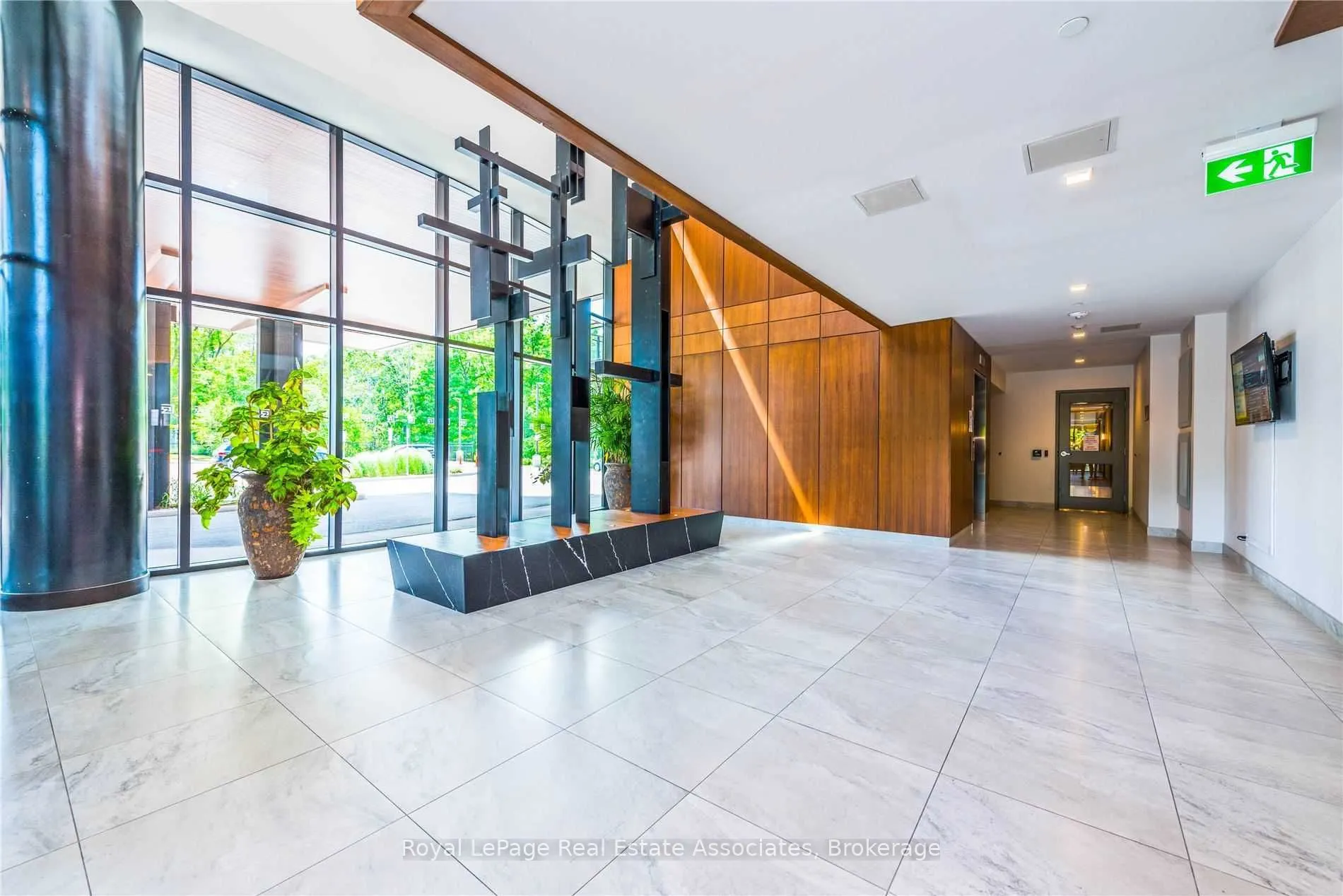 1575 Lakeshore Road W #141