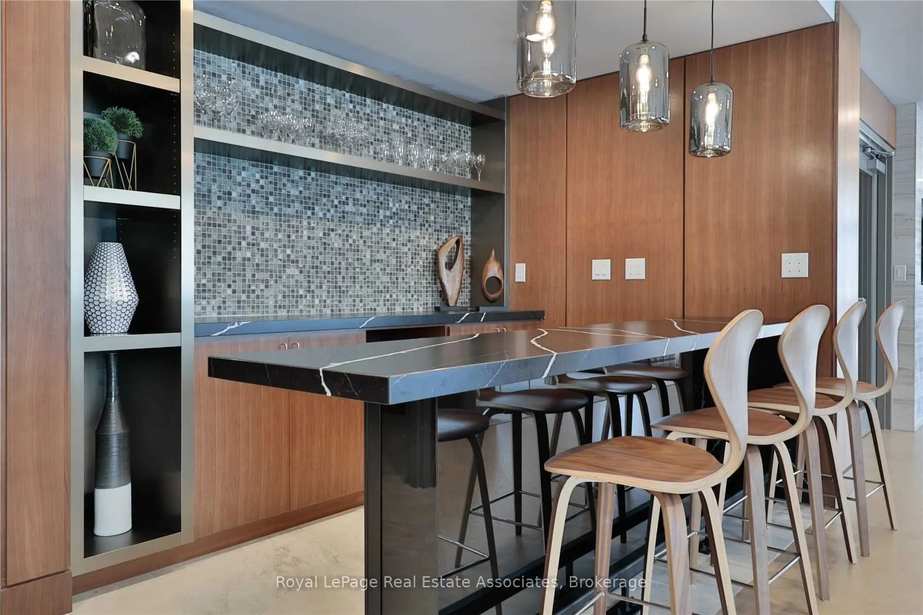 1575 Lakeshore Road W #141