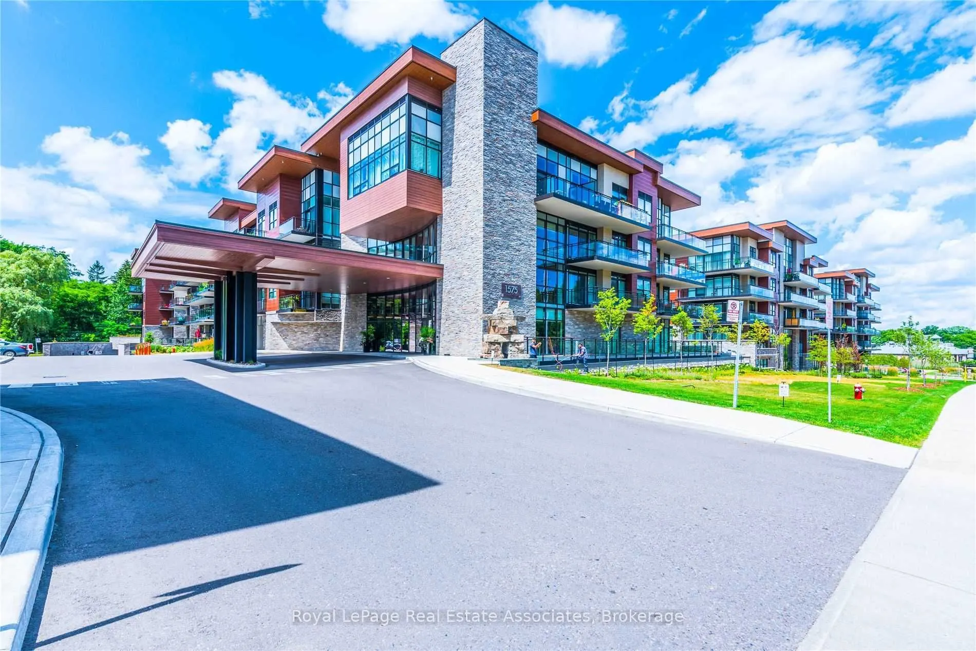 1575 Lakeshore Road W #141