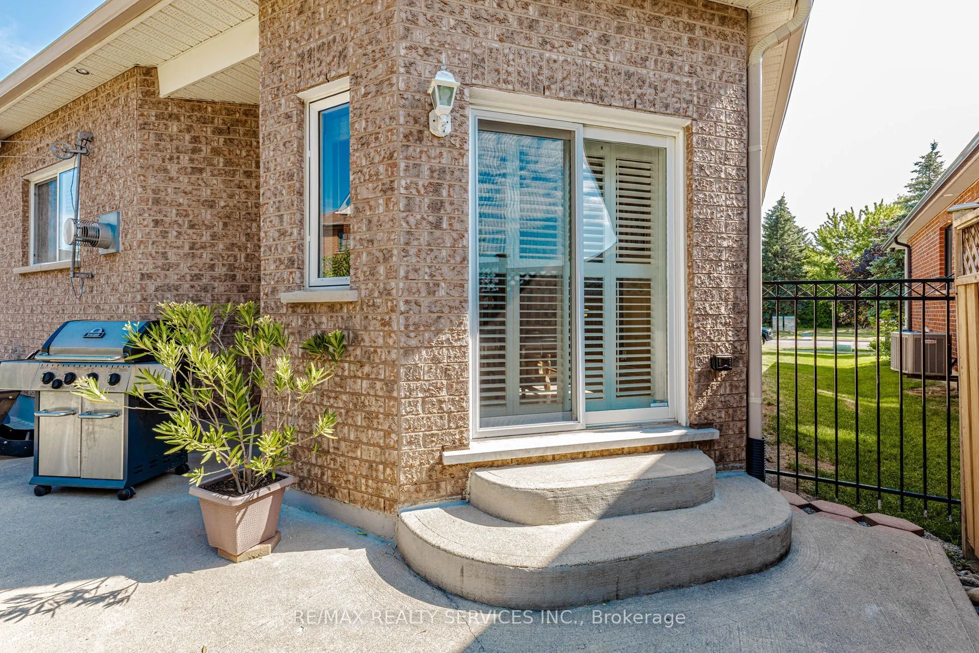 128 Valleywood Boulevard