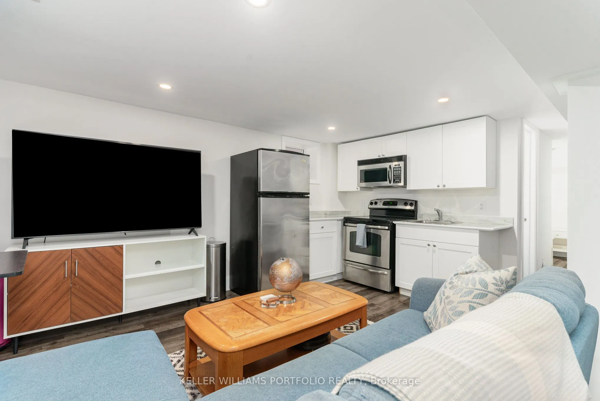 329 Runnymede Road #Lower